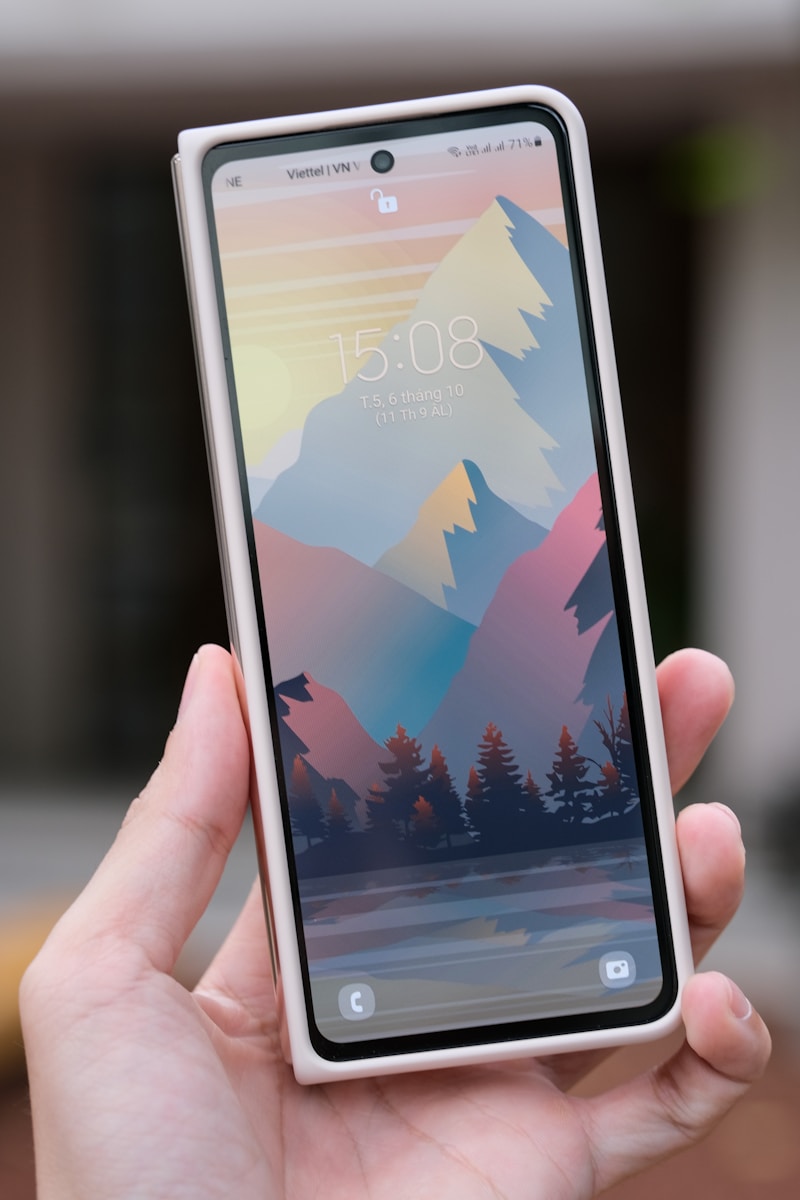 a hand holding a phone